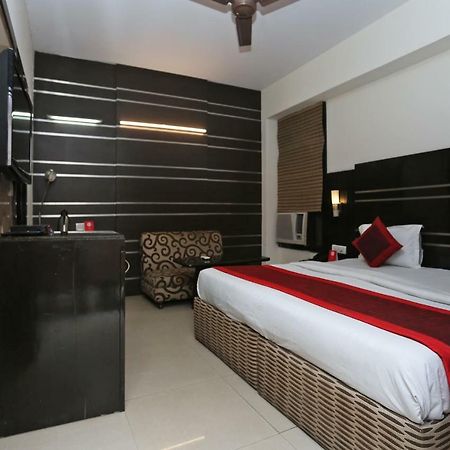Oyo 13541 Otani Hotel 德里 外观 照片