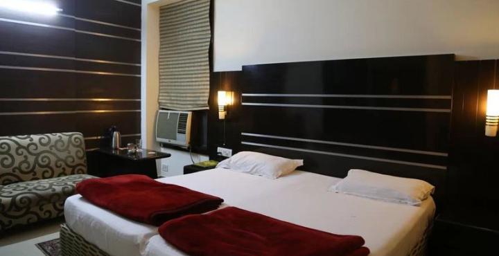 Oyo 13541 Otani Hotel 德里 外观 照片