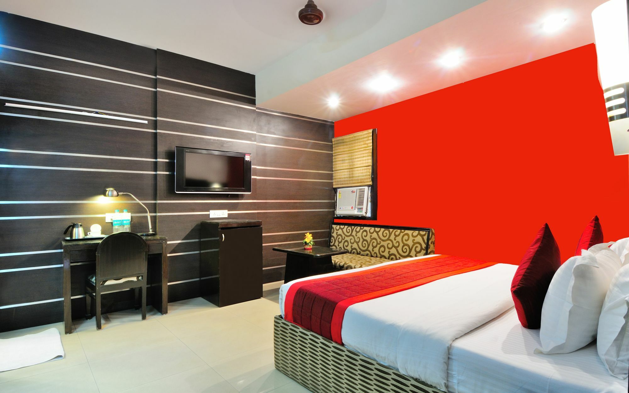 Oyo 13541 Otani Hotel 德里 外观 照片