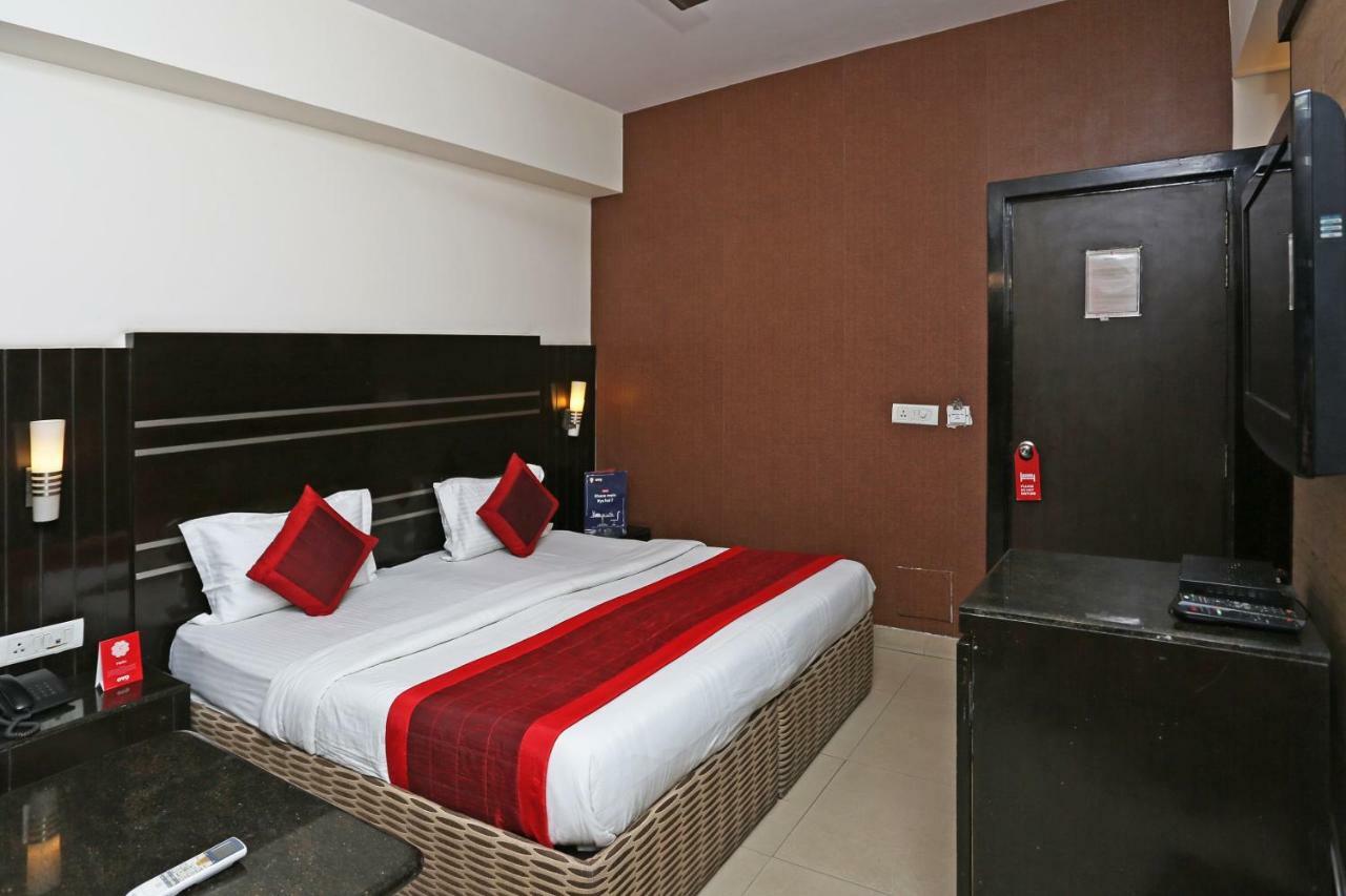 Oyo 13541 Otani Hotel 德里 外观 照片